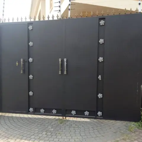 Gate